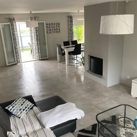 Maison Familiale Avec Jardin De 1500M2 Saint-Genes-de-Fronsac Luaran gambar