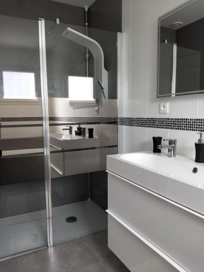 Maison Familiale Avec Jardin De 1500M2 Saint-Genes-de-Fronsac Luaran gambar